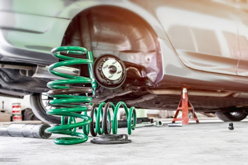 Coil spring and shock absorber on the service shop