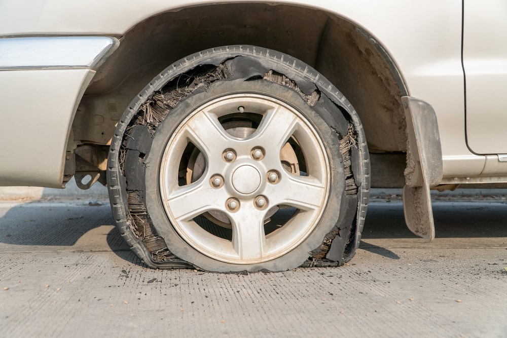 How do you deal with your car's burst tires? - Signs of a Burst Tire